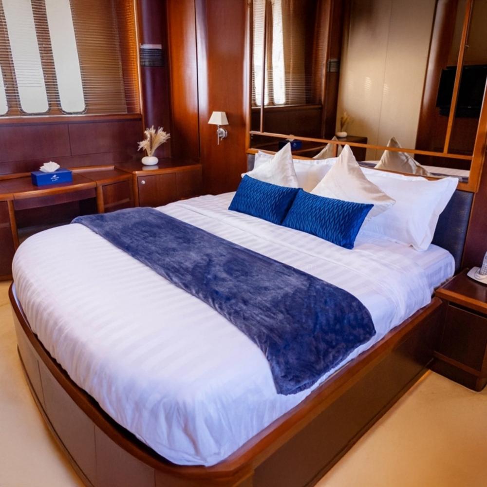 San Lorenzo 82ft Yacht